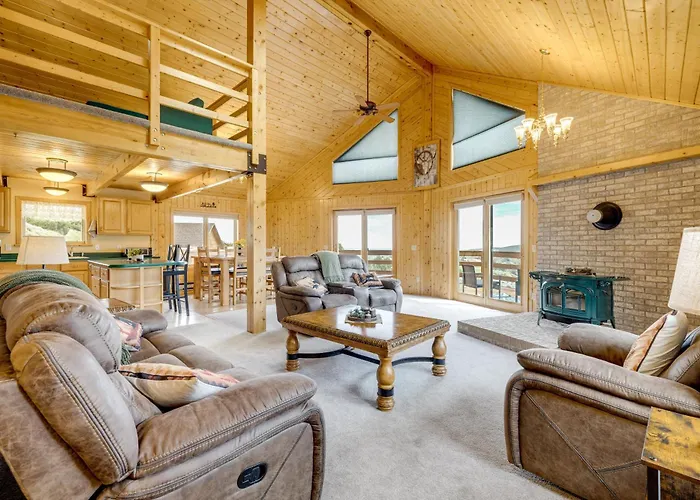 Walk To Sinks Canyon State Park: Spacious Home! Holiday home *